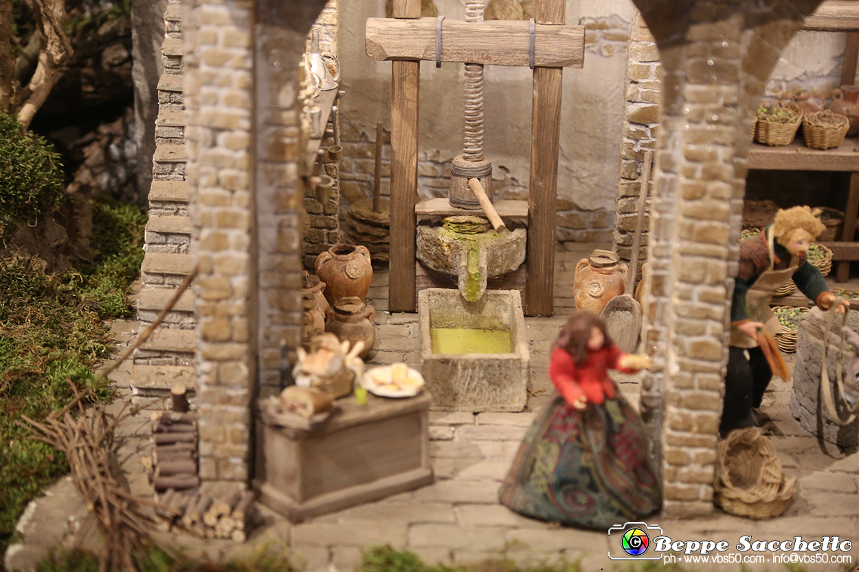 VBS_7493 - Abbazia di Vezzolano - Presepe artistico di Anna Rosa Nicola.jpg